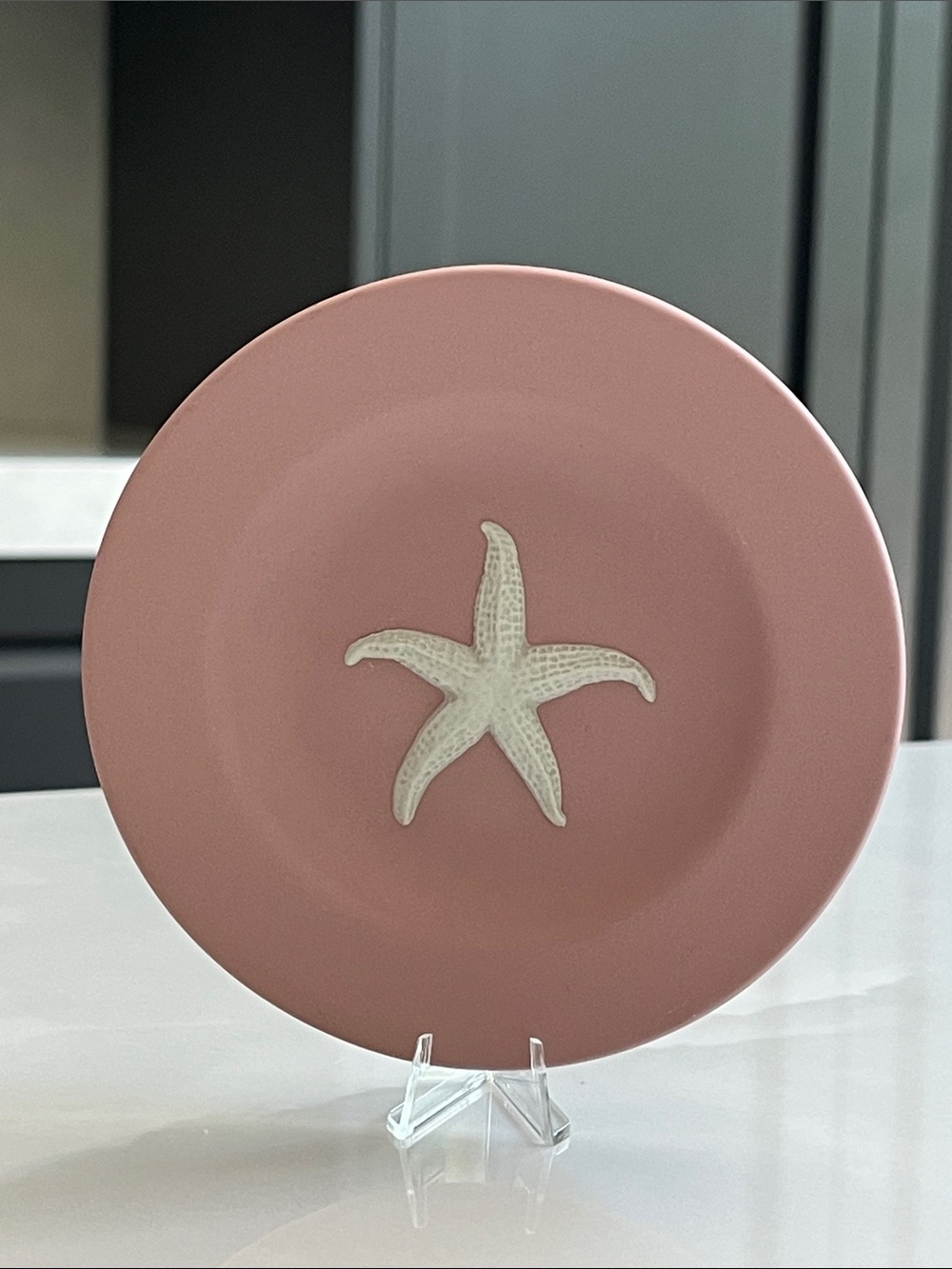 Signed by Lord Wedgwood. Wedgwood Pink Jasperware Starfish Trinket Dish. - Picture 3 of 8